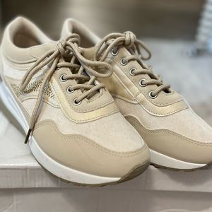 brand new rhinestone fashion sneakers sz 40/9